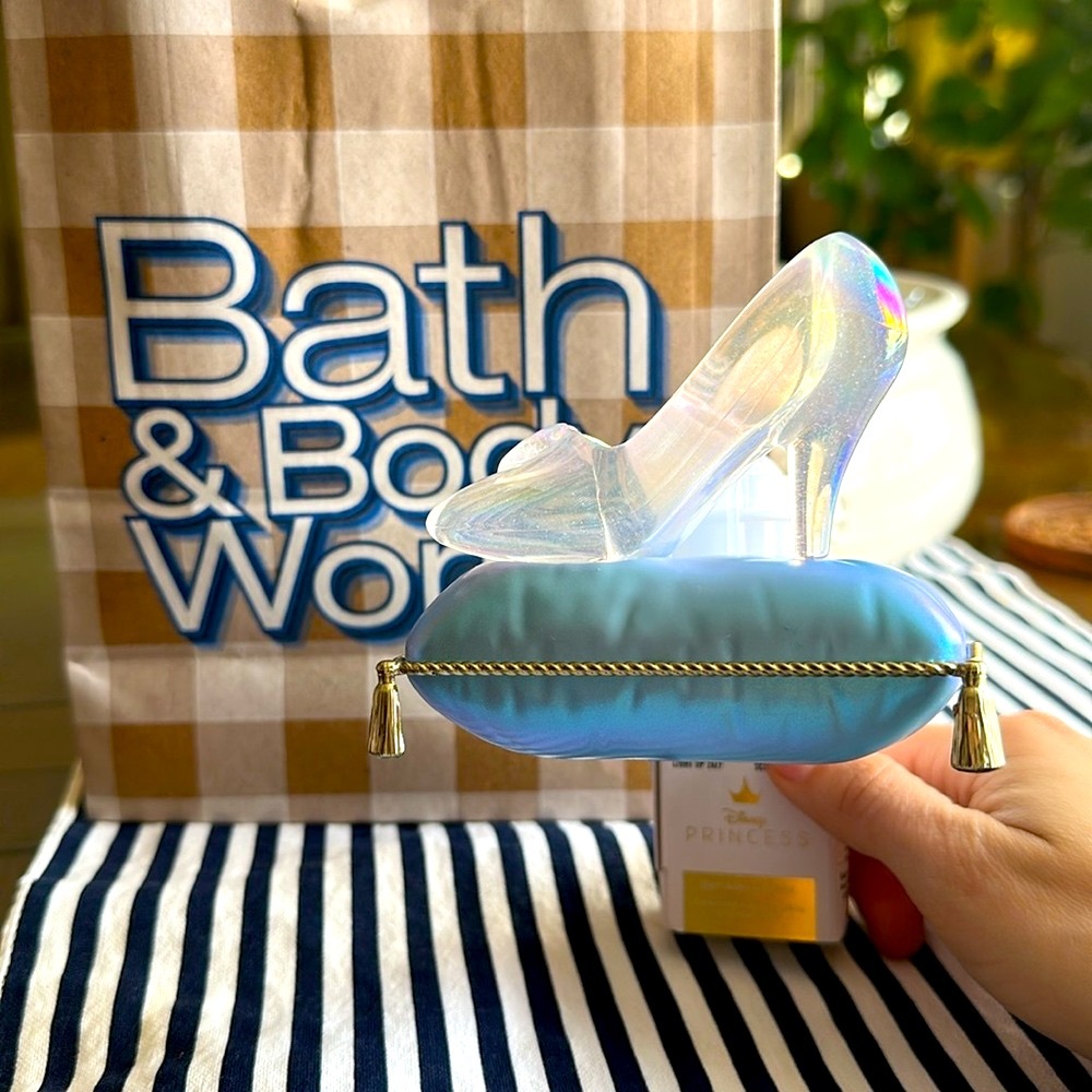 Bath and Body Works 🩵 👑 🏰 Cinderella Adjustable Wallflowers Nightlight